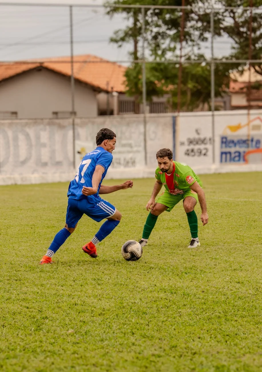 So, you’re following the Lads, checking the latest news, and you see something like “Sunderland 6/4 to win at Home to Portsmouth.” You get t