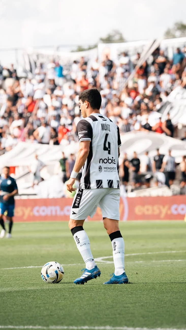 The Evolution of Sunderland AFC's Kit and Badge